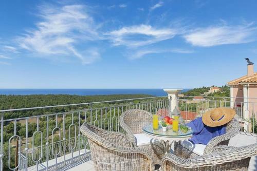 Antipata Villa Sleeps 6 Pool Air Con Wifi