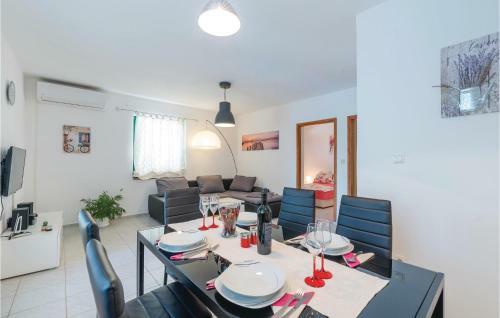 Two-bedroom Holiday Home In Rastane Donje
