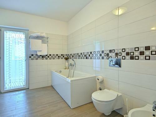 Luxury Villa With Infinity Pool And Scenic Views In Motovun