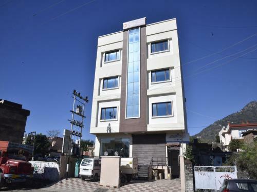 Hostal Oyo 10753 Hotel Triund Regency
