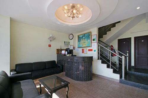 Hostal Oyo 10753 Hotel Triund Regency