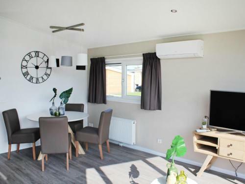 Holiday Home Green Resort Mooi Bemelen-3