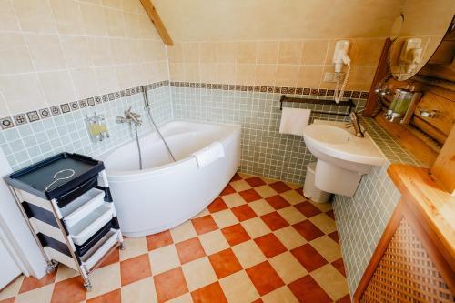 Eco-village Uhnovgrad
