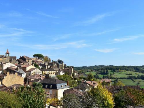 Charming Holiday Home In Prats-du-perigord With Pool