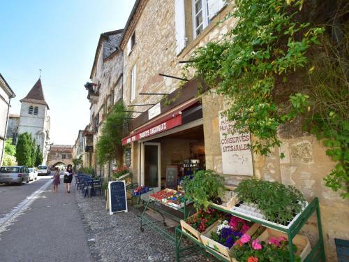 Charming Holiday Home In Prats-du-perigord With Pool