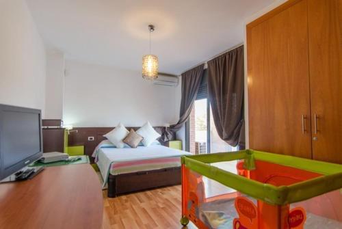 Blanes Villa Sleeps 8 Pool Air Con Wifi