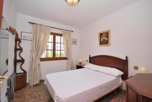 Caules Villa Sleeps 8 Pool Wifi