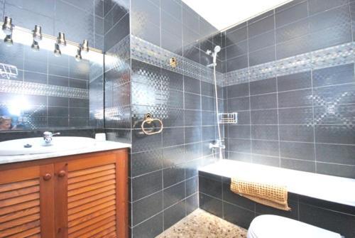 Caules Villa Sleeps 8 Pool Wifi