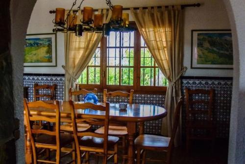 Caules Villa Sleeps 8 Pool Wifi