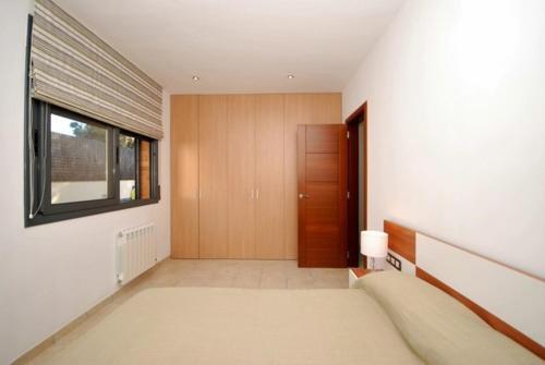Caules Villa Sleeps 6 Pool Wifi