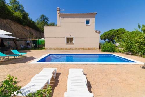 Caules Villa Sleeps 6 Pool