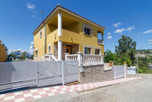 Caules Villa Sleeps 10 Pool Wifi