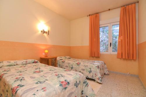 Lloret De Mar Villa Sleeps 8 Pool Wifi