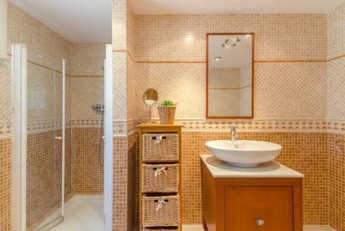 Lloret de Mar Villa Sleeps 8 Pool Air Con Wifi