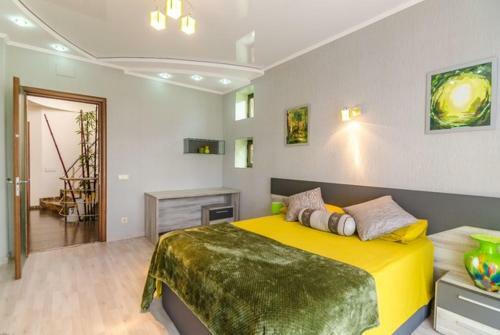 Lloret de Mar Villa Sleeps 8 Pool Air Con Wifi