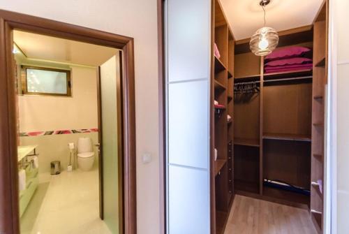 Lloret de Mar Villa Sleeps 8 Pool Air Con Wifi