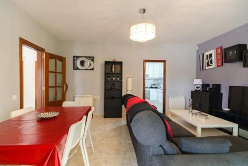 Lloret de Mar Villa Sleeps 6 Pool Air Con Wifi