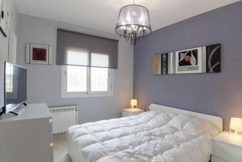 Lloret de Mar Villa Sleeps 6 Pool Air Con Wifi