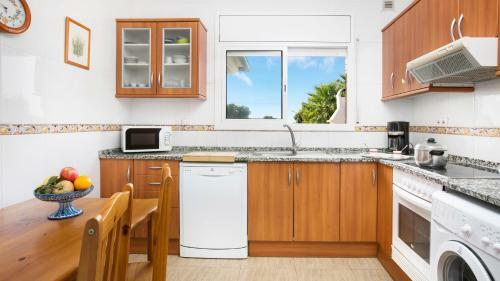 Lloret De Mar Villa Sleeps 6