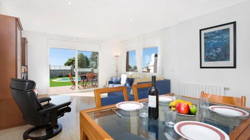 Lloret De Mar Villa Sleeps 6