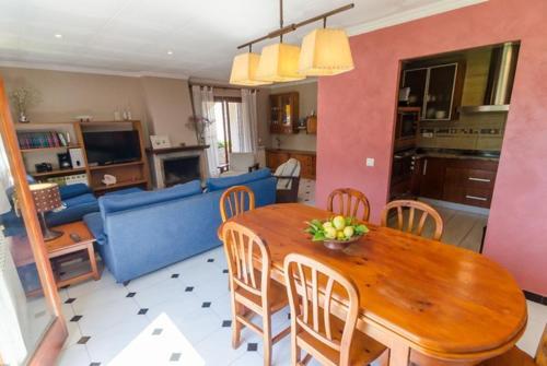 Lloret De Mar Villa Sleeps 8 Pool Wifi
