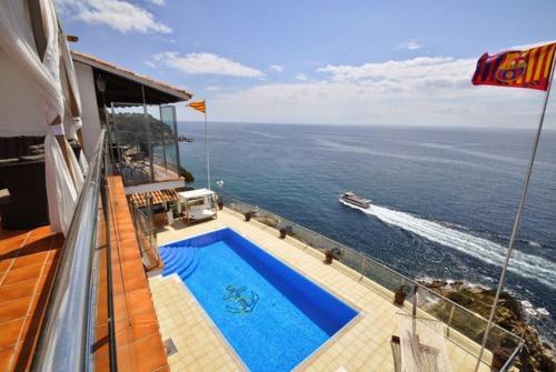 Lloret de Mar Villa Sleeps 10 Pool Air Con Wifi
