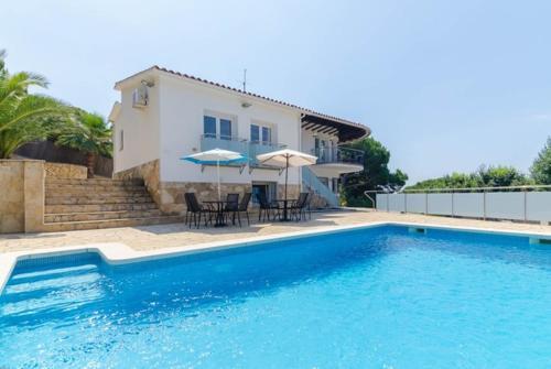 Lloret de Mar Villa Sleeps 10 Pool Air Con Wifi