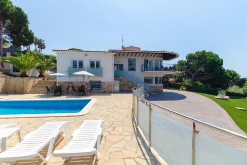 Lloret de Mar Villa Sleeps 10 Pool Air Con Wifi