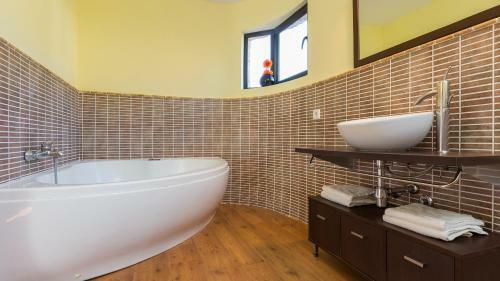 Lloret De Mar Villa Sleeps 8