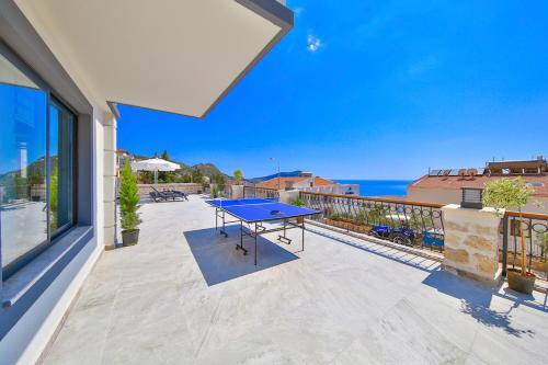 Kalkan Villa Sleeps 6 Pool Air Con Wifi