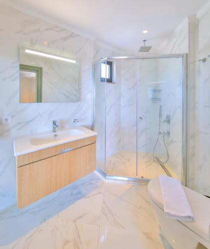 Kalkan Villa Sleeps 6 Pool Air Con Wifi