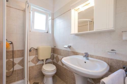 Rona Apartments Ani