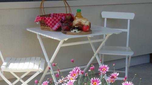 Villa Karoola Cottage Self Contained
