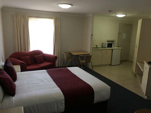 Hotel Tuckerbox Motor Inn