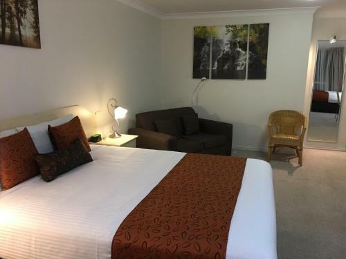 Hotel Tuckerbox Motor Inn