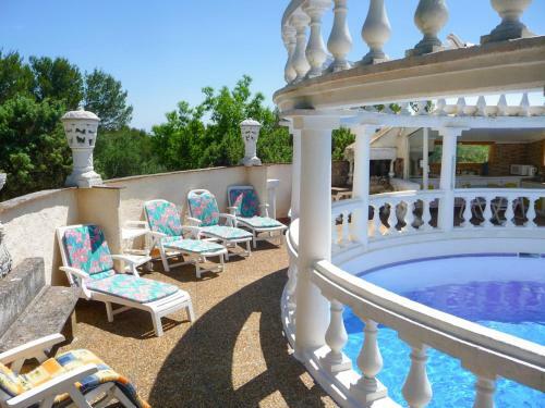 Beaucaire Villa Sleeps 15 Pool Wifi