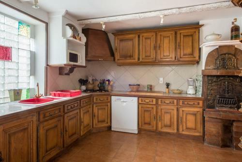 Beaucaire Villa Sleeps 15 Pool Wifi