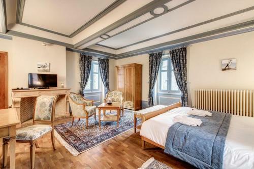 Vescours Chateau Sleeps 20 Pool Wifi