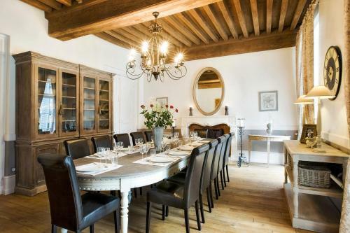 Lans Chateau Sleeps 14 Pool Air Con Wifi
