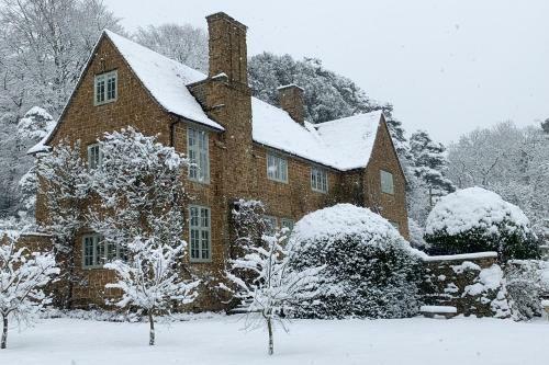Dursley Chateau Sleeps 19 Wifi