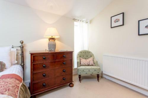 Altido Prestigious Location - Quintessential Mews House