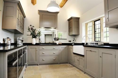 Temple Guiting Chateau Sleeps 10 Wifi