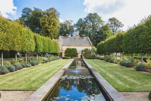 Temple Guiting Chateau Sleeps 10 Wifi