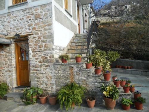 Hostal Sarafis Guesthouse