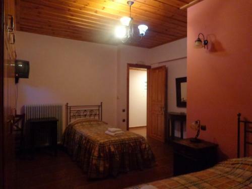 Hostal Alonaki Guesthouse