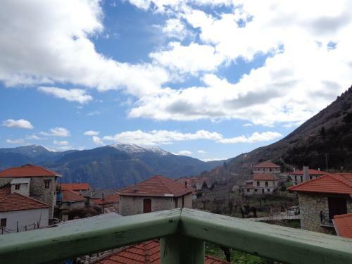 Hostal Alonaki Guesthouse