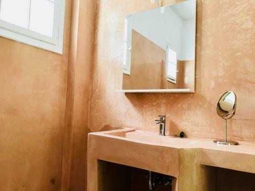 Hostal Onar Studios & Residences