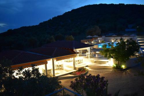 Studios Apartments Irini Patira