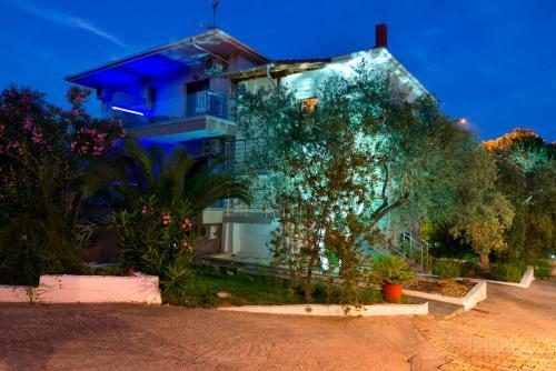 Studios Apartments Irini Patira