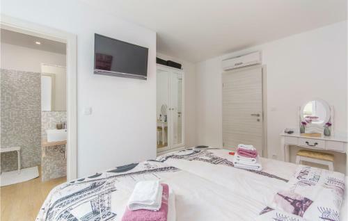 Three-bedroom Holiday Home In Marici